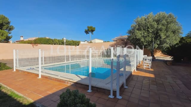 6 makuuhuone Huvila myytävänä paikassa La Pobla de Vallbona mukana uima-altaan 
autotalli - 725 000 € (Ref: 9733420)