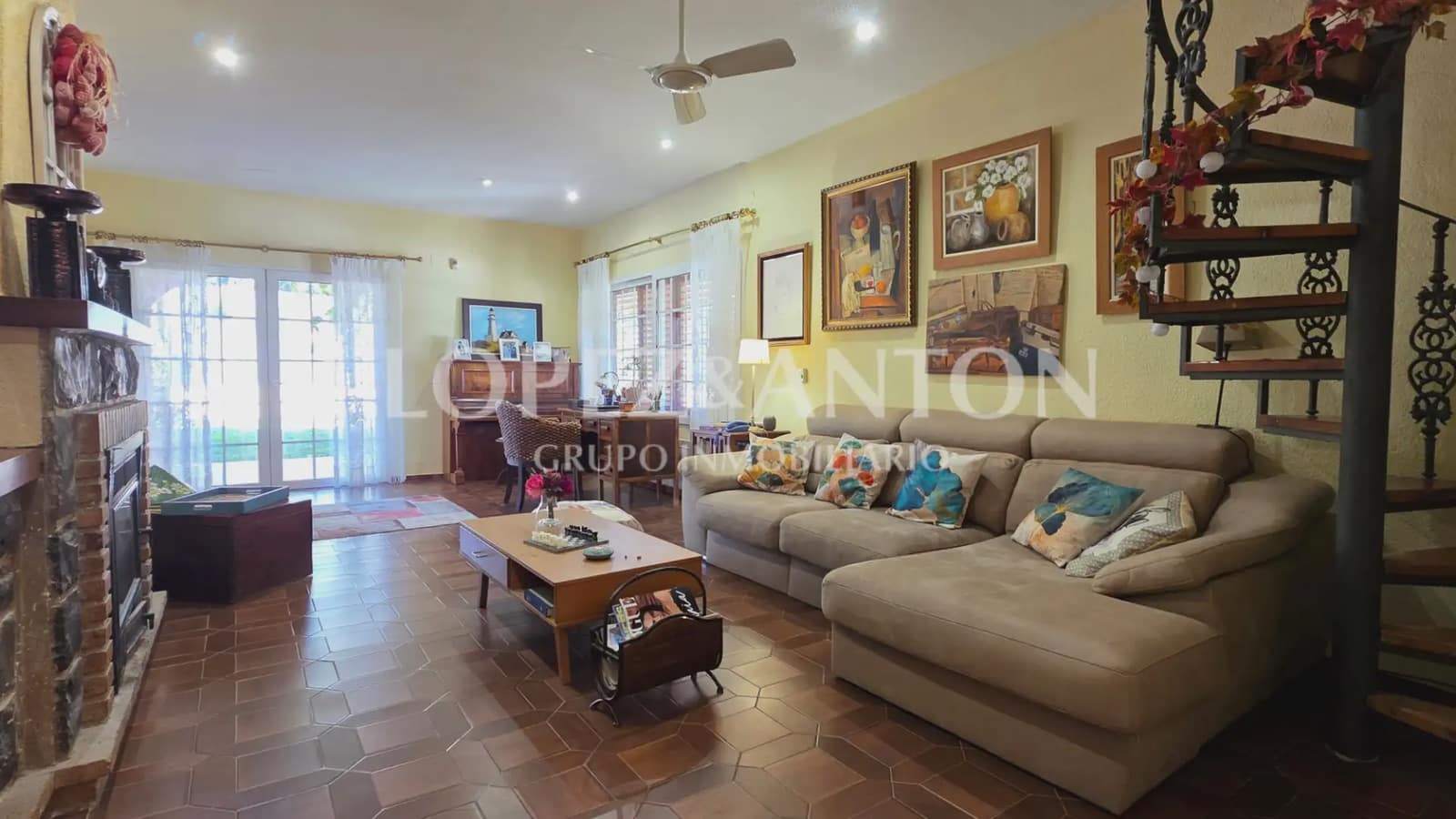 6 bedroom Villa for sale in La Pobla de Vallbona with pool garage - € 725,000 (Ref: 9733420)