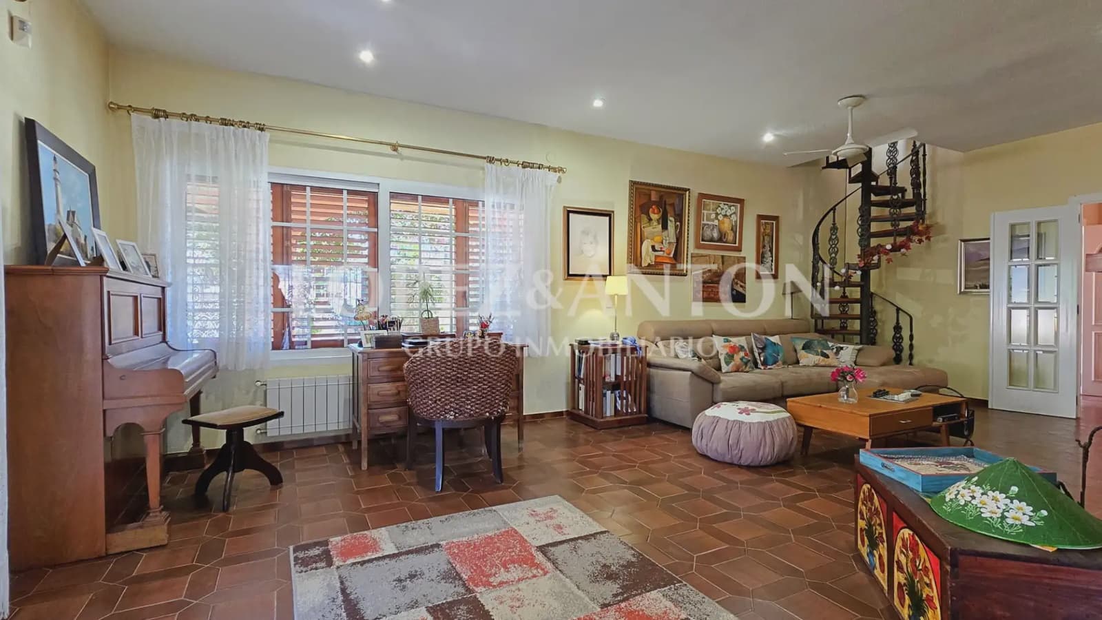 6 bedroom Villa for sale in La Pobla de Vallbona with pool garage - € 725,000 (Ref: 9733420)