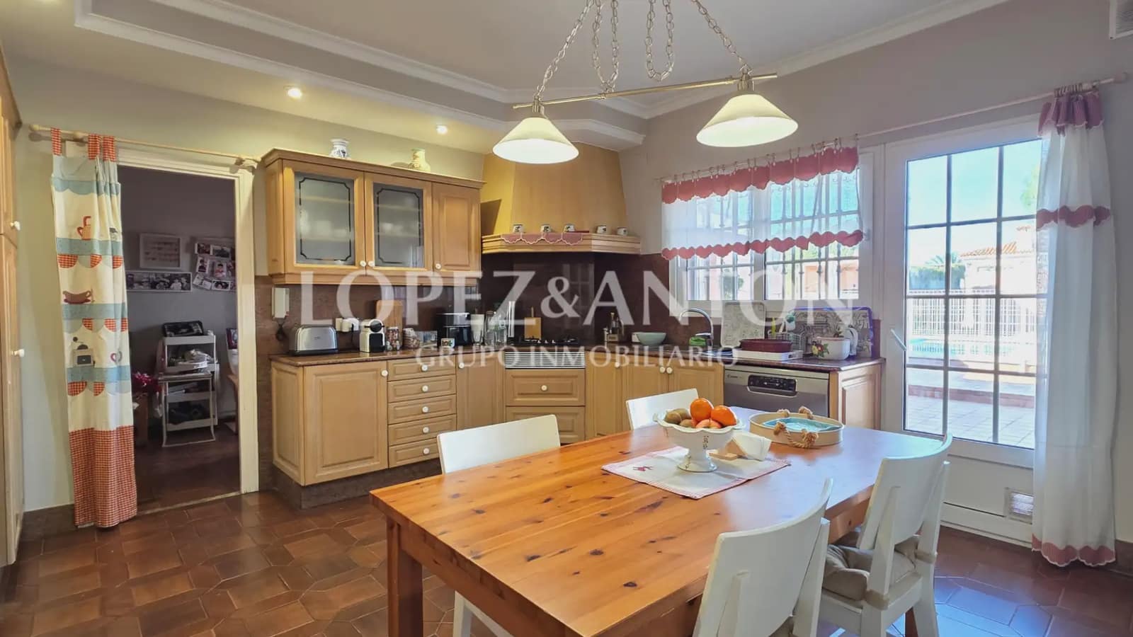 6 bedroom Villa for sale in La Pobla de Vallbona with pool garage - € 725,000 (Ref: 9733420)