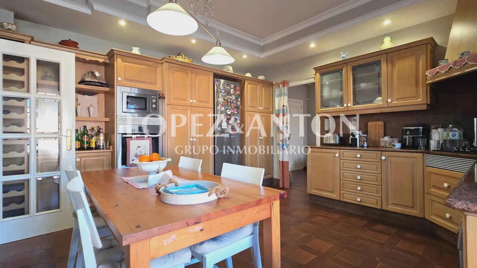 6 bedroom Villa for sale in La Pobla de Vallbona with pool garage - € 725,000 (Ref: 9733420)