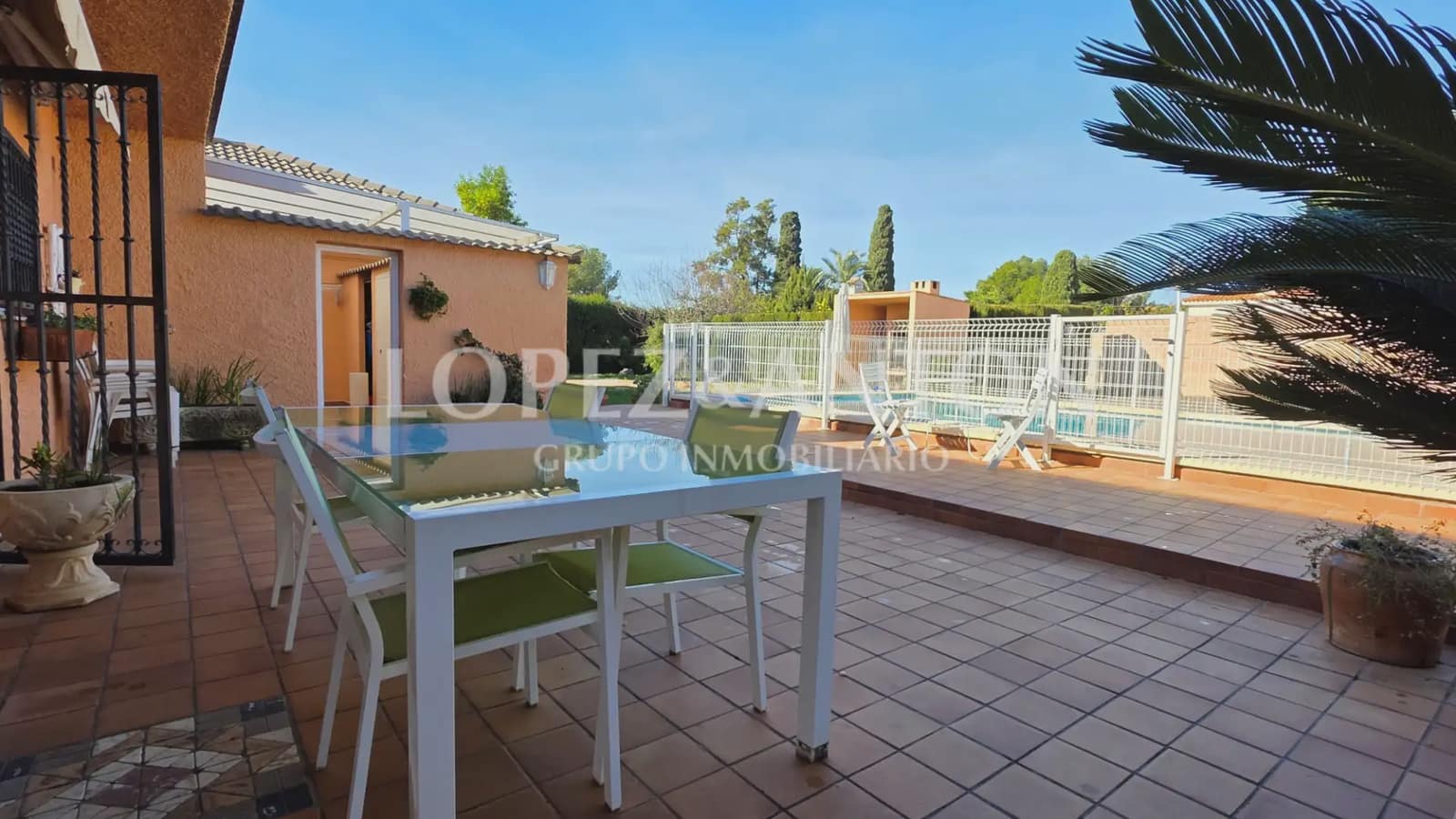6 bedroom Villa for sale in La Pobla de Vallbona with pool garage - € 725,000 (Ref: 9733420)