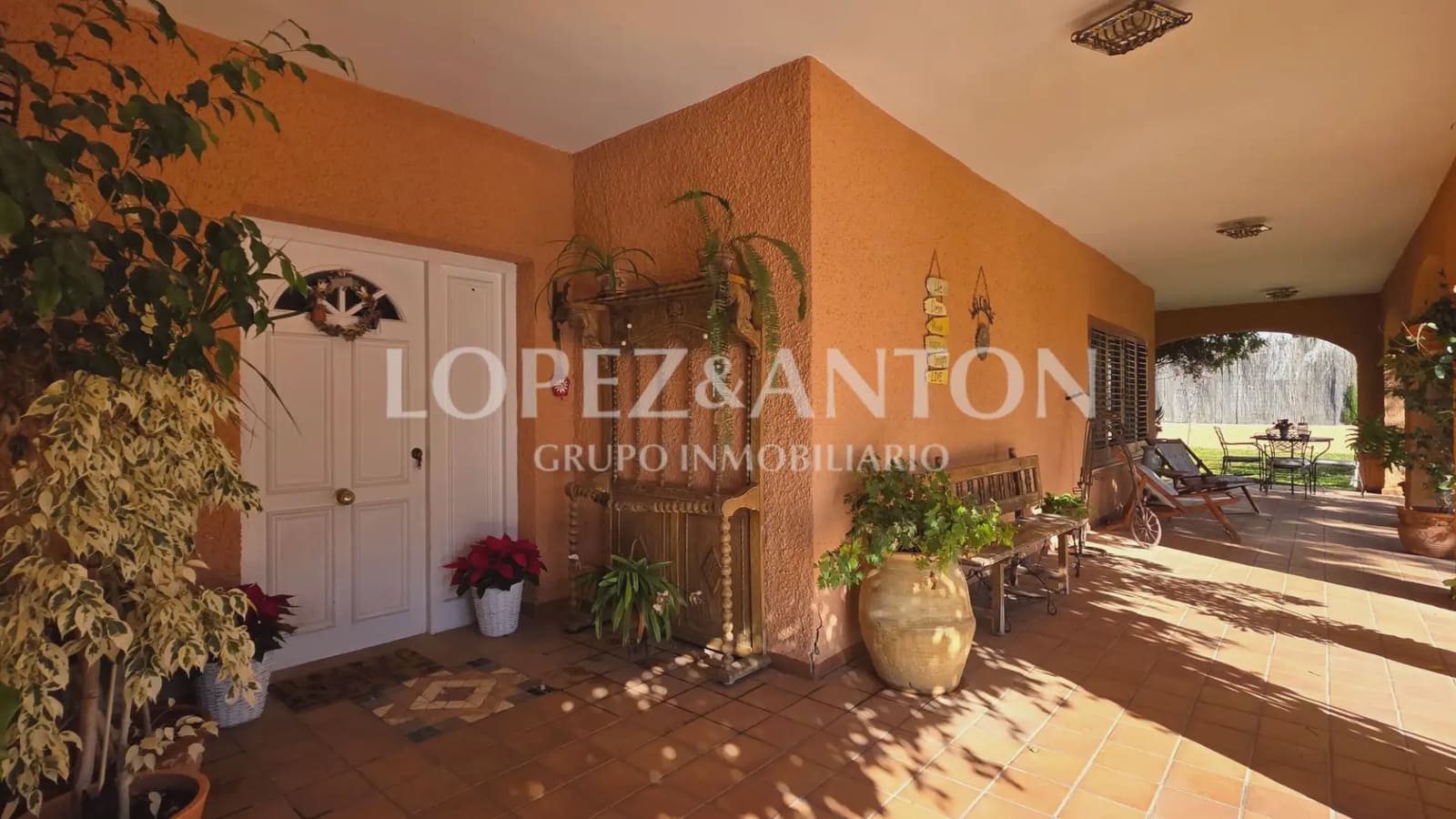 6 bedroom Villa for sale in La Pobla de Vallbona with pool garage - € 725,000 (Ref: 9733420)