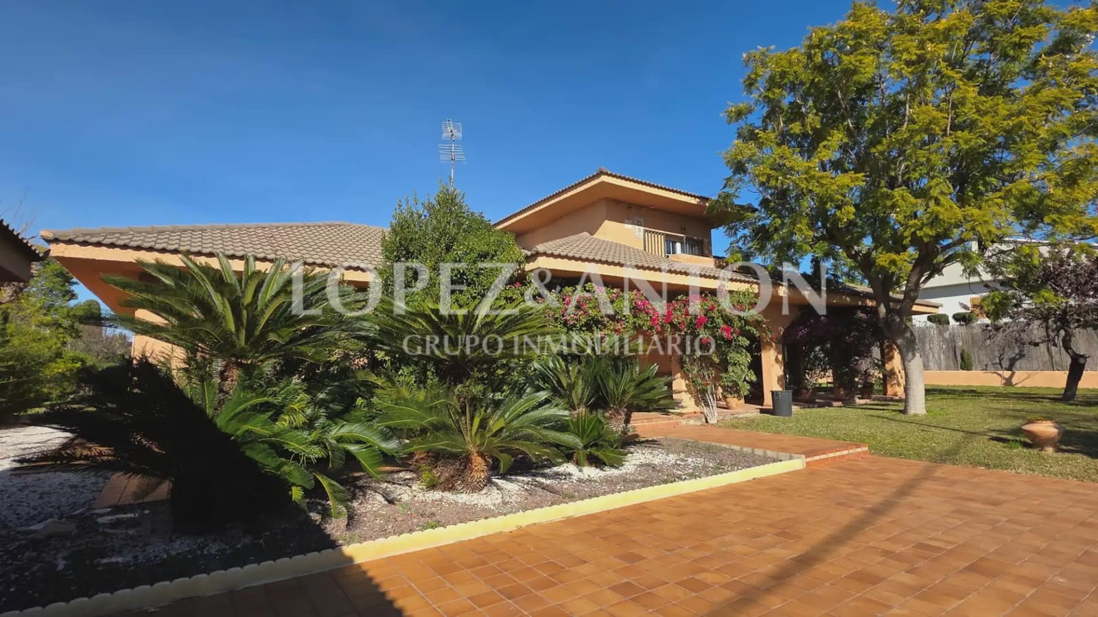6 bedroom Villa for sale in La Pobla de Vallbona with pool garage - € 725,000 (Ref: 9733420)