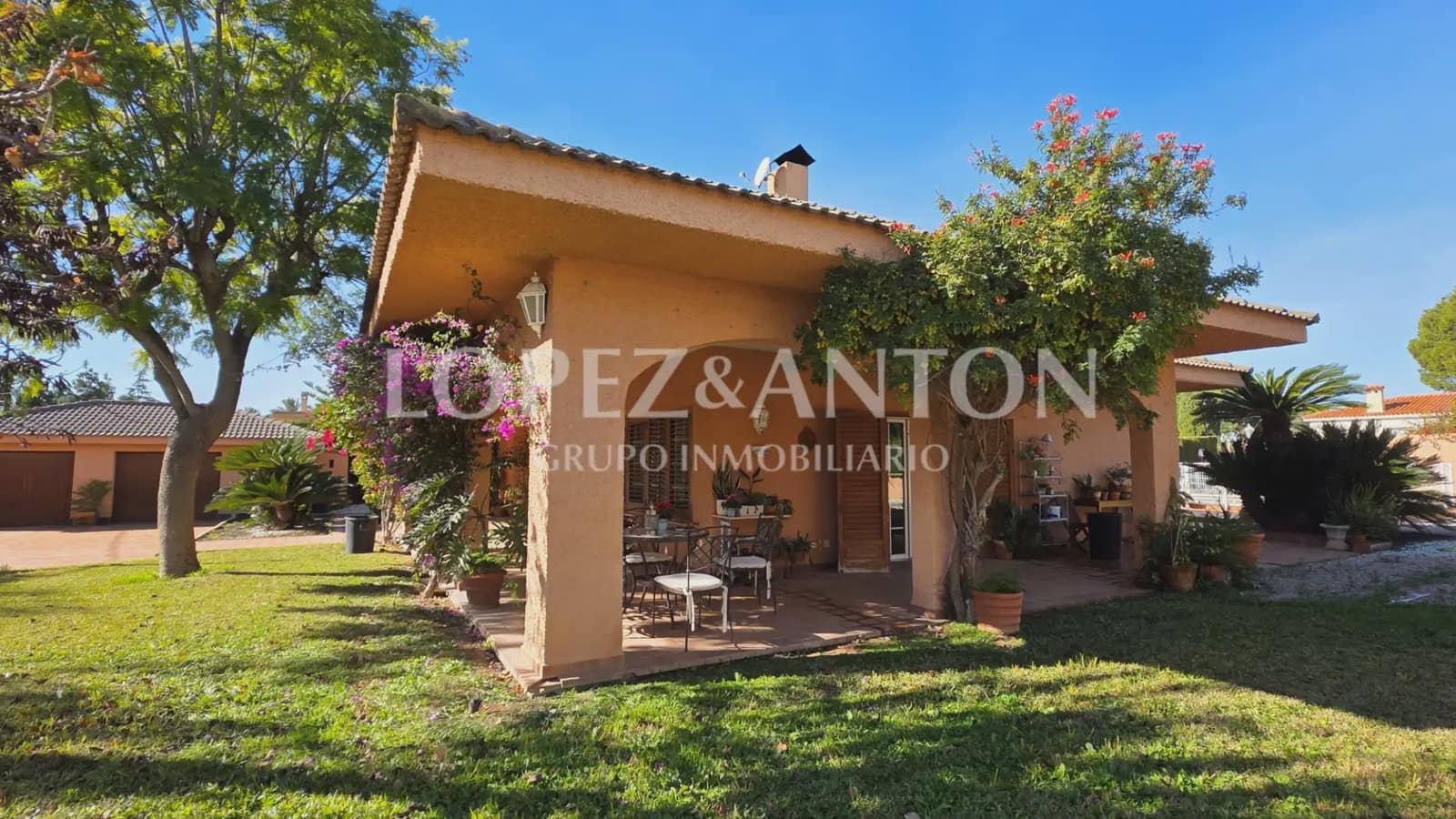 6 bedroom Villa for sale in La Pobla de Vallbona with pool garage - € 725,000 (Ref: 9733420)