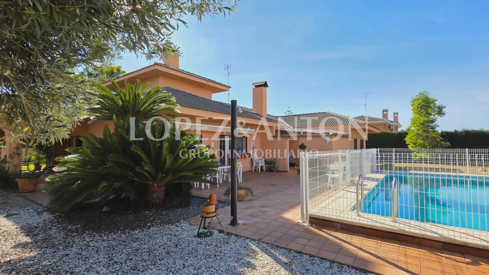 6 bedroom Villa for sale in La Pobla de Vallbona with pool garage - € 725,000 (Ref: 9733420)