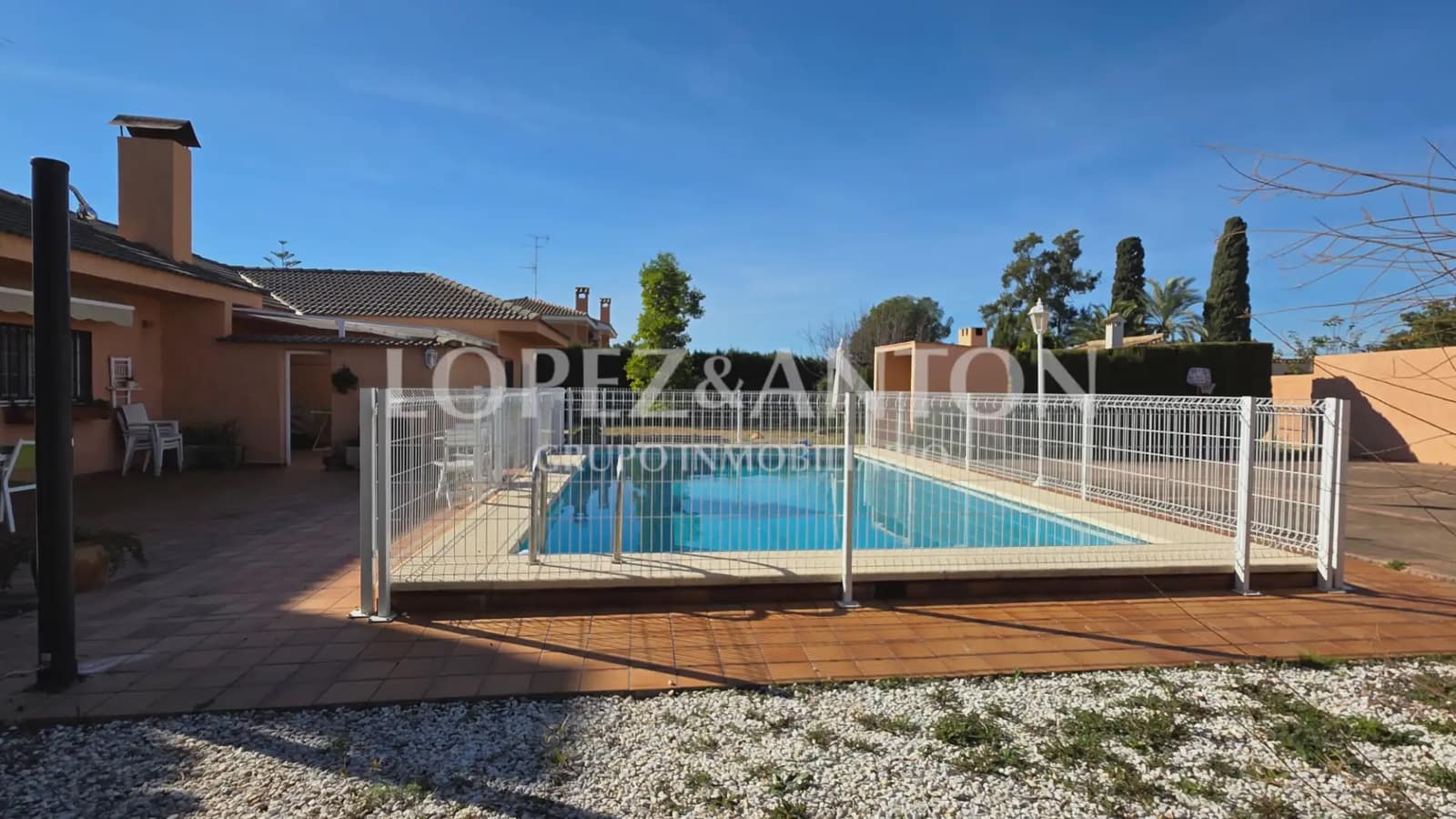 6 bedroom Villa for sale in La Pobla de Vallbona with pool garage - € 725,000 (Ref: 9733420)