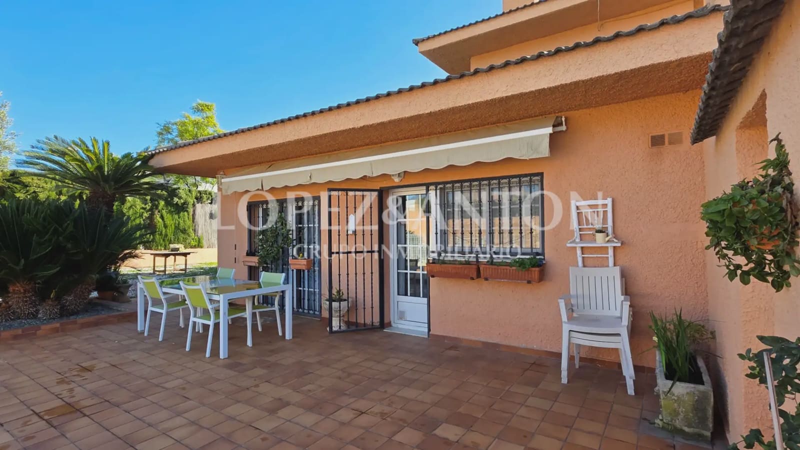 6 bedroom Villa for sale in La Pobla de Vallbona with pool garage - € 725,000 (Ref: 9733420)