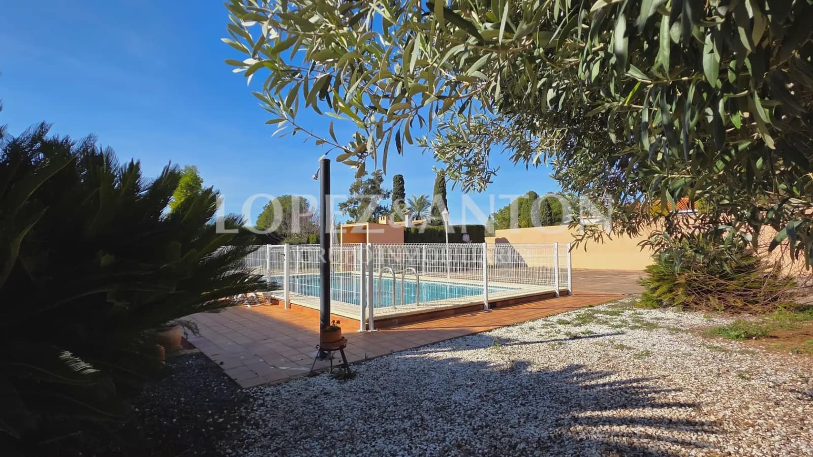 6 bedroom Villa for sale in La Pobla de Vallbona with pool garage - € 725,000 (Ref: 9733420)