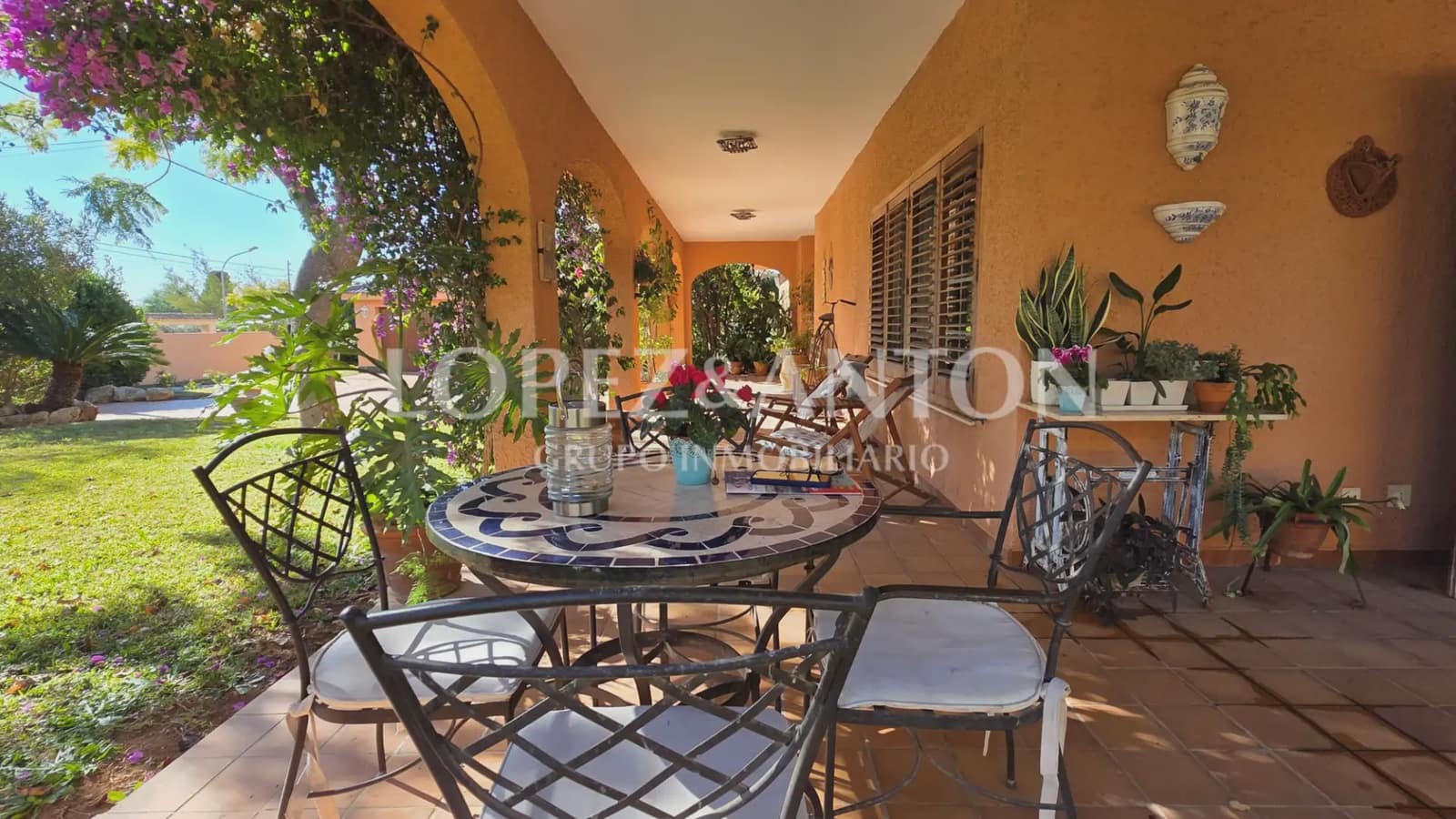 6 bedroom Villa for sale in La Pobla de Vallbona with pool garage - € 725,000 (Ref: 9733420)