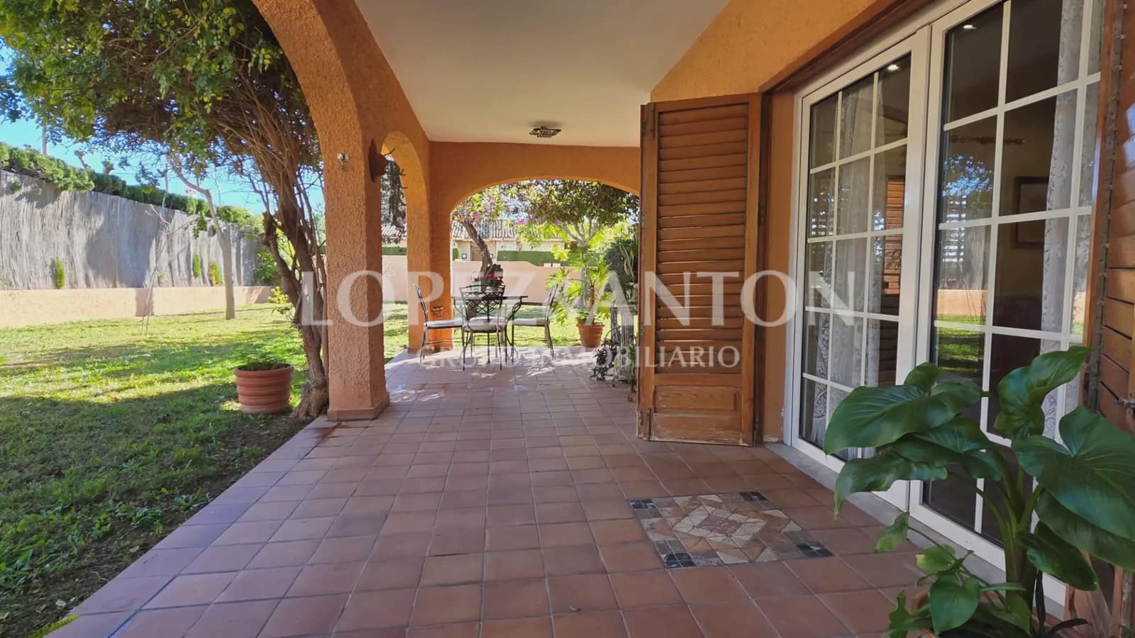 6 bedroom Villa for sale in La Pobla de Vallbona with pool garage - € 725,000 (Ref: 9733420)