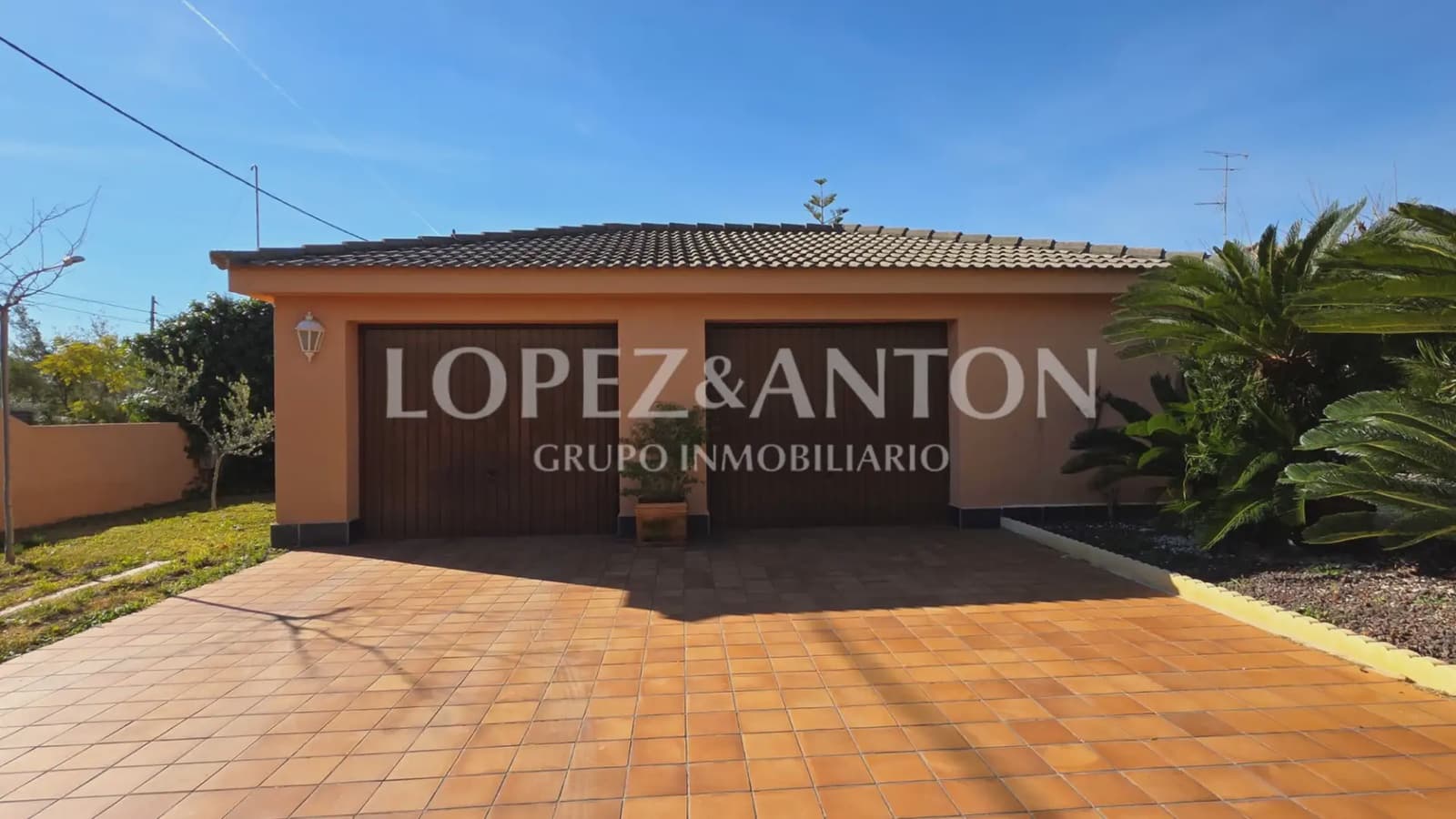 6 bedroom Villa for sale in La Pobla de Vallbona with pool garage - € 725,000 (Ref: 9733420)