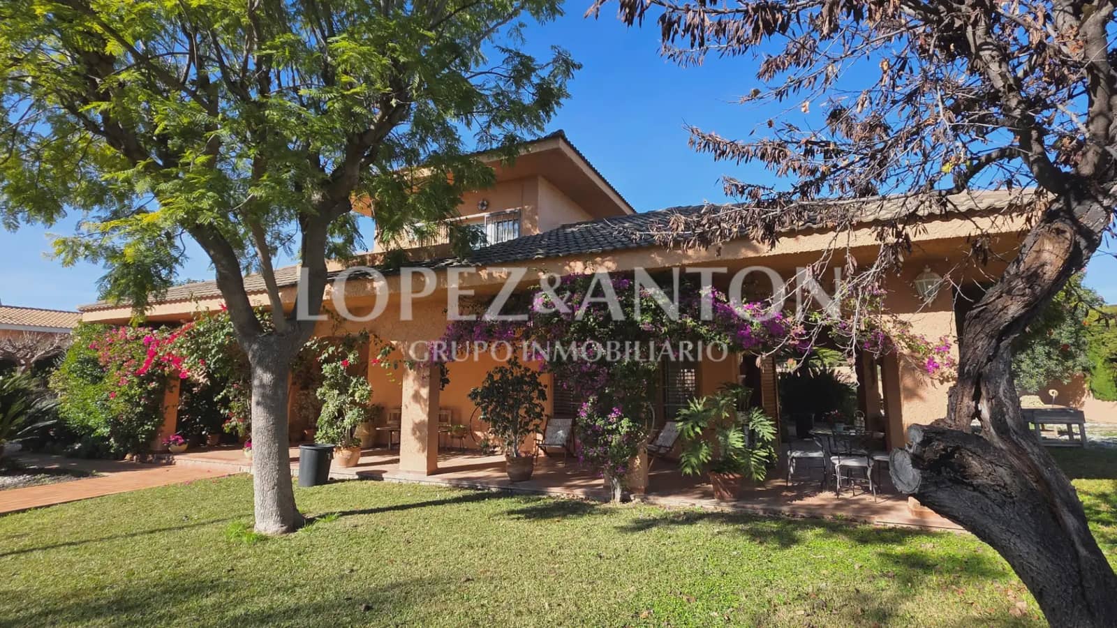 6 bedroom Villa for sale in La Pobla de Vallbona with pool garage - € 725,000 (Ref: 9733420)