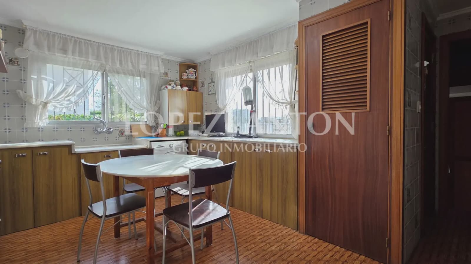 7 soverom Villa til salgs i L'Eliana med svømmebasseng garasje - € 585 000 (Ref: 9810843)