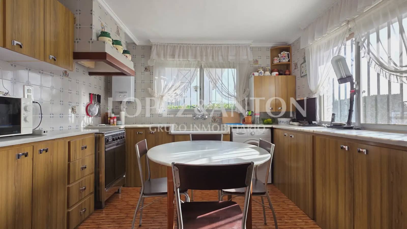 7 soverom Villa til salgs i L'Eliana med svømmebasseng garasje - € 585 000 (Ref: 9810843)