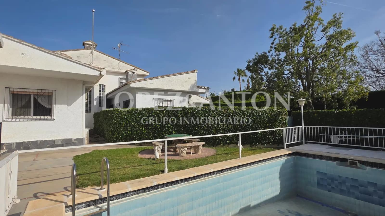 7 soverom Villa til salgs i L'Eliana med svømmebasseng garasje - € 585 000 (Ref: 9810843)