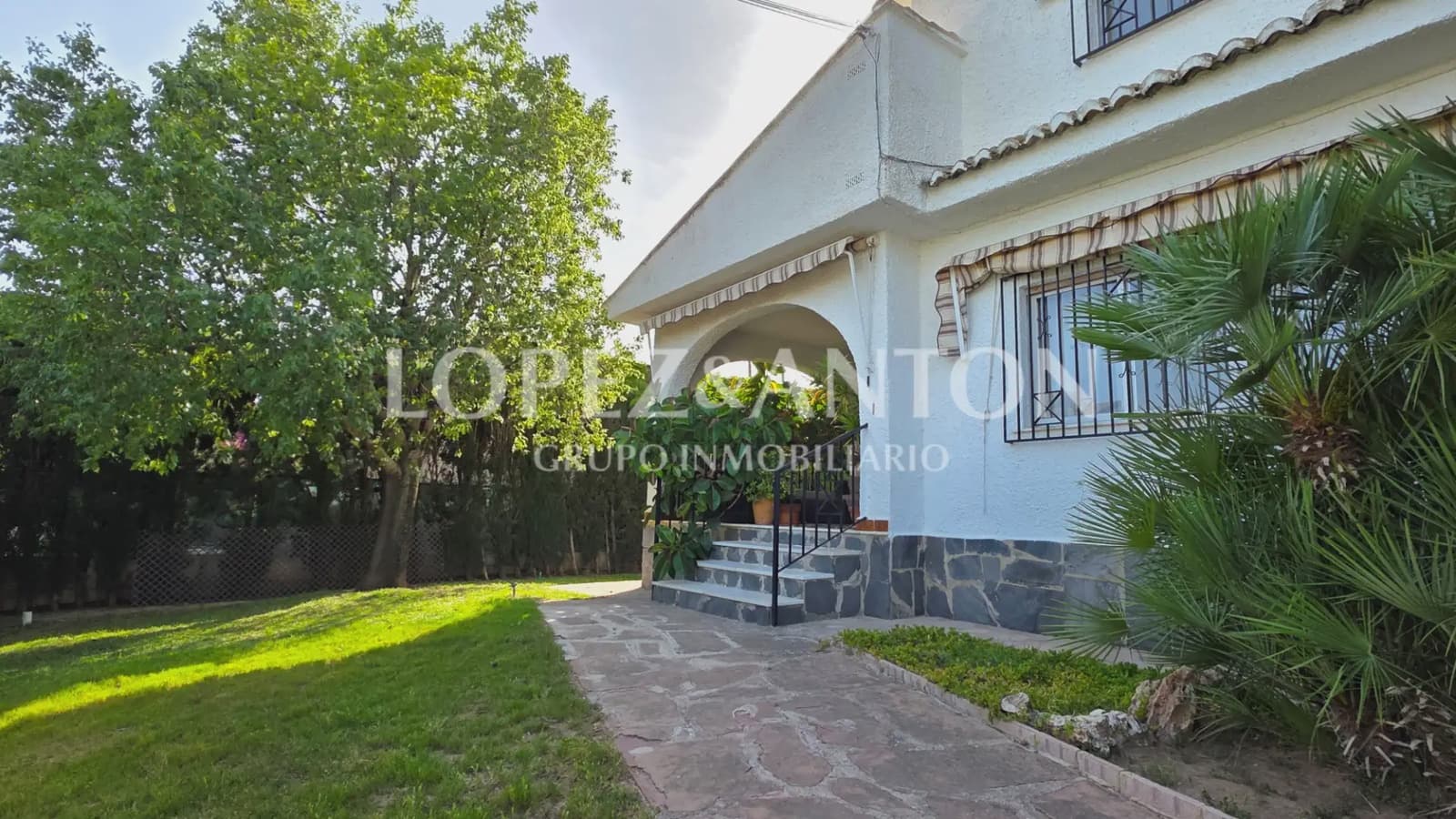 7 soverom Villa til salgs i L'Eliana med svømmebasseng garasje - € 585 000 (Ref: 9810843)