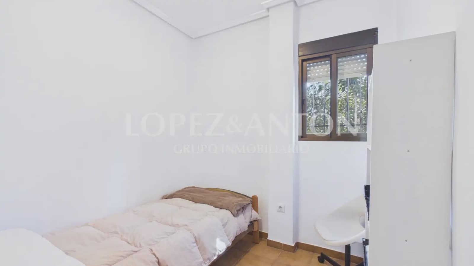 6 bedroom Villa for sale in Paterna with pool garage - € 890,000 (Ref: 9835000)