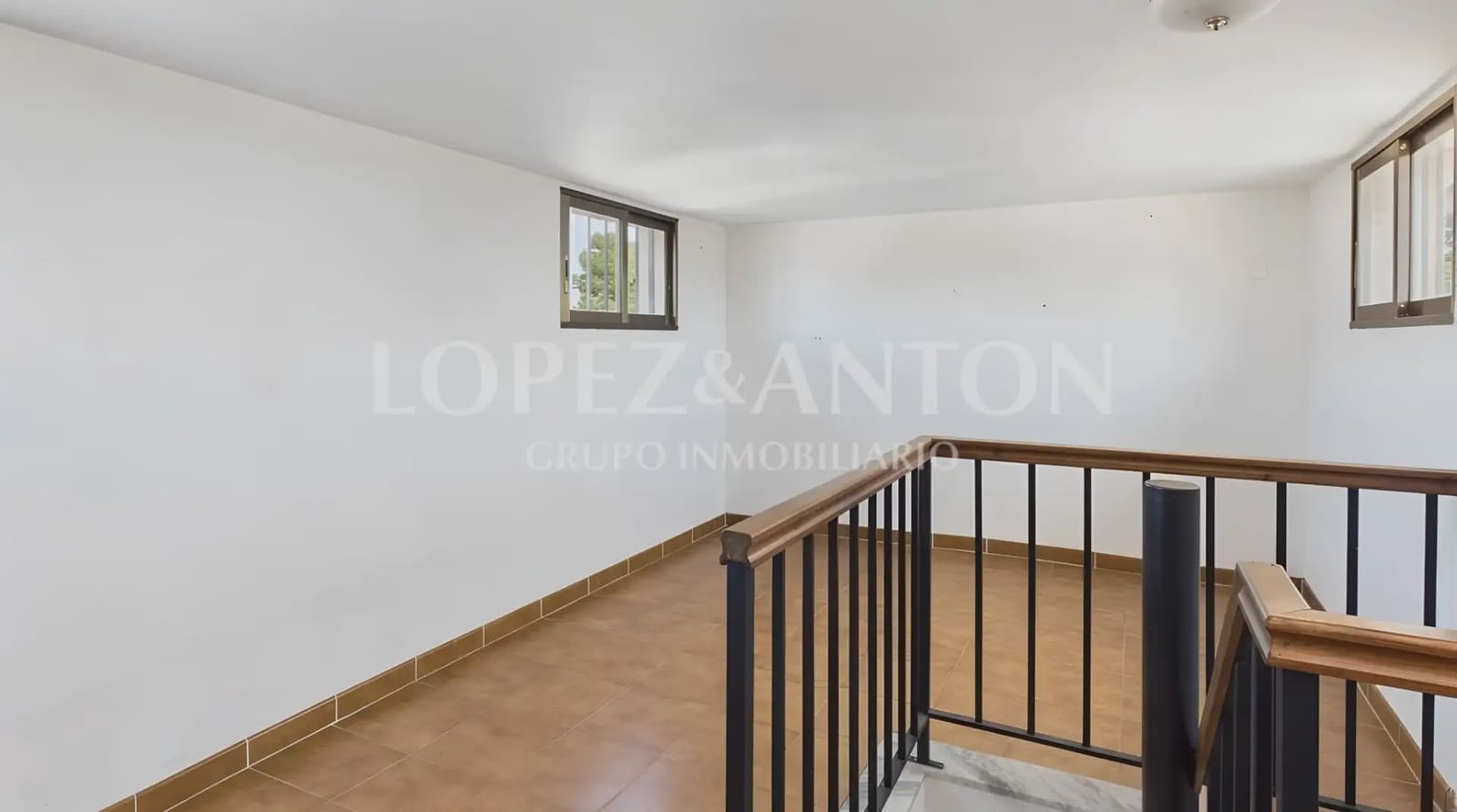 6 bedroom Villa for sale in Paterna with pool garage - € 890,000 (Ref: 9835000)