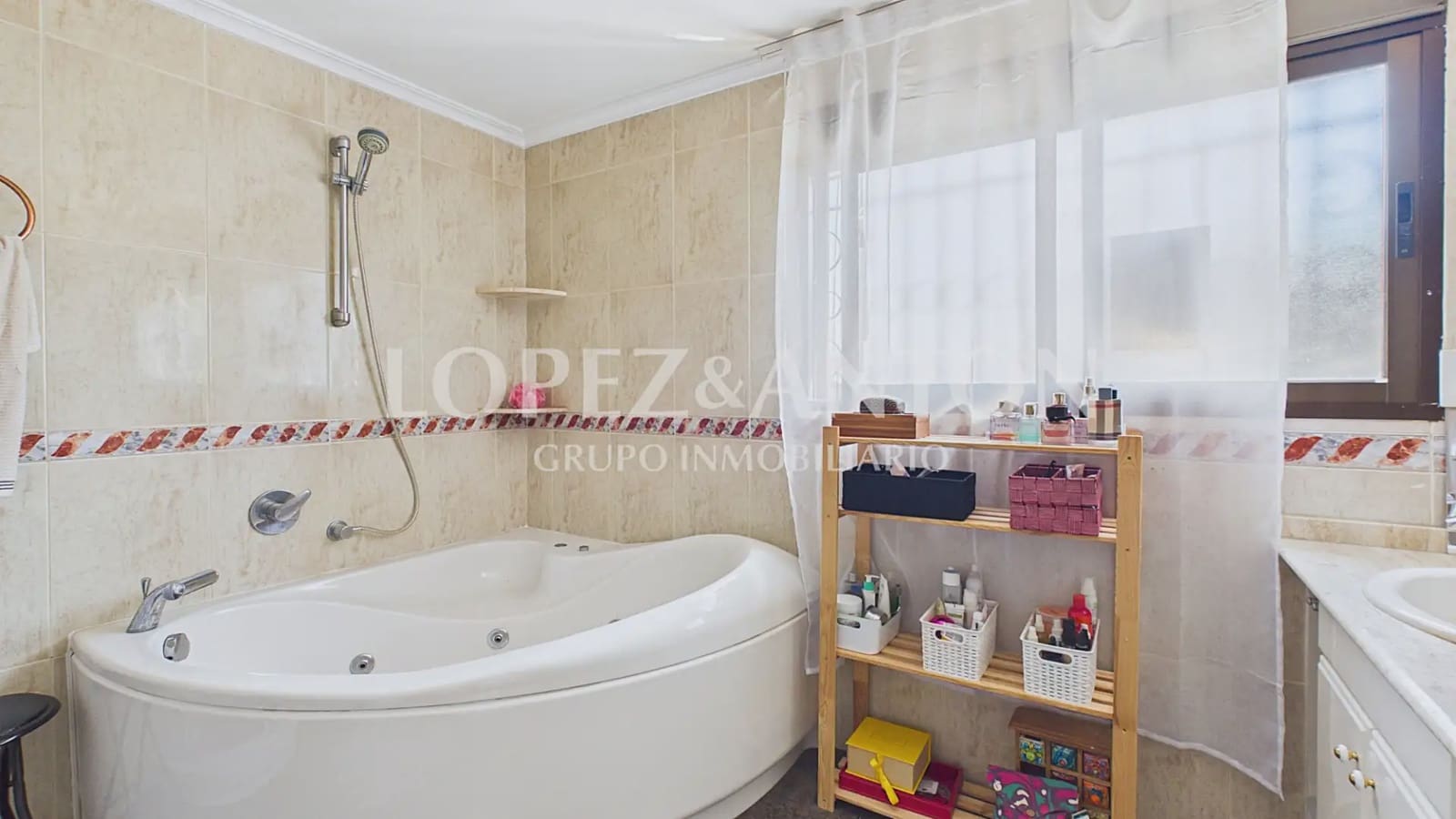 6 bedroom Villa for sale in Paterna with pool garage - € 890,000 (Ref: 9835000)