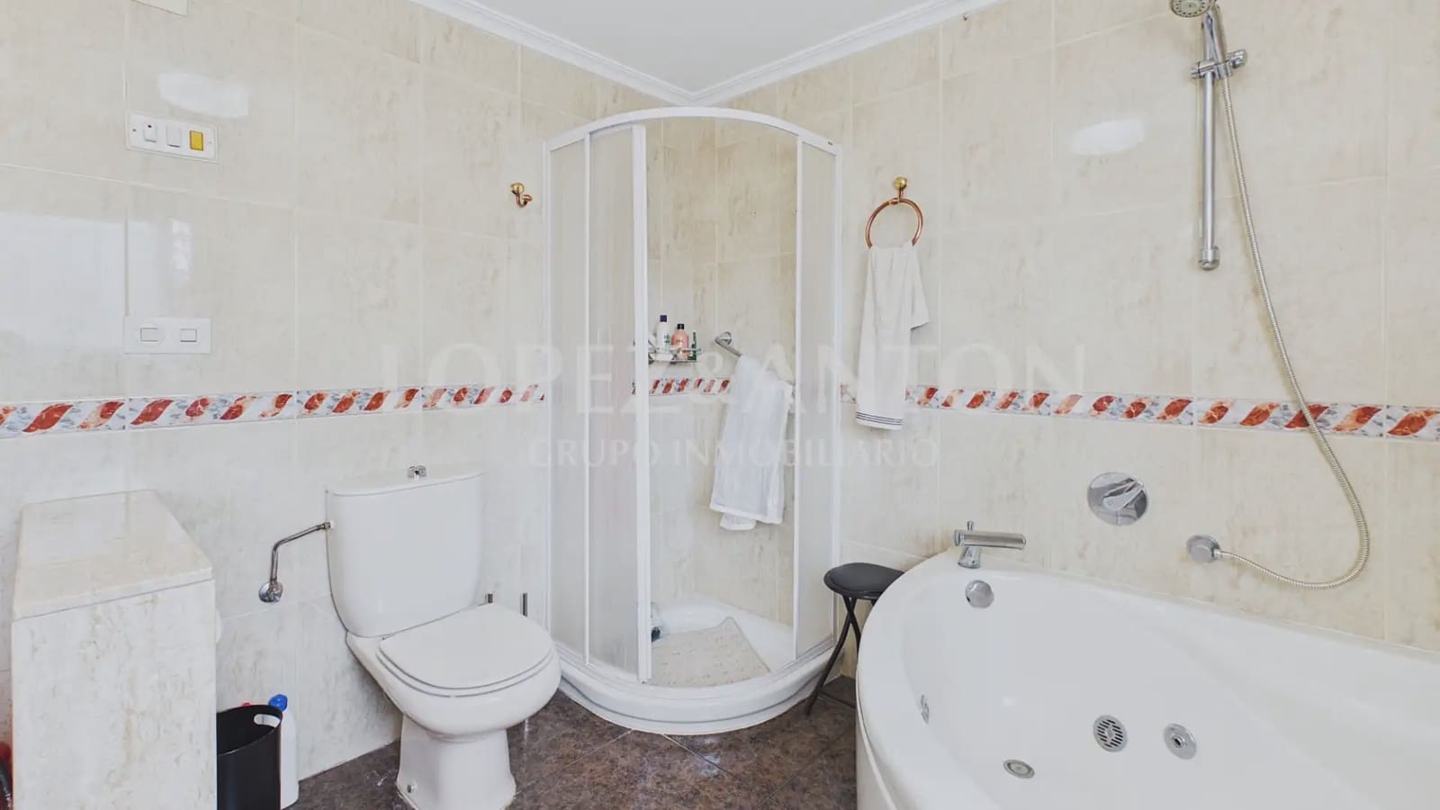 6 bedroom Villa for sale in Paterna with pool garage - € 890,000 (Ref: 9835000)