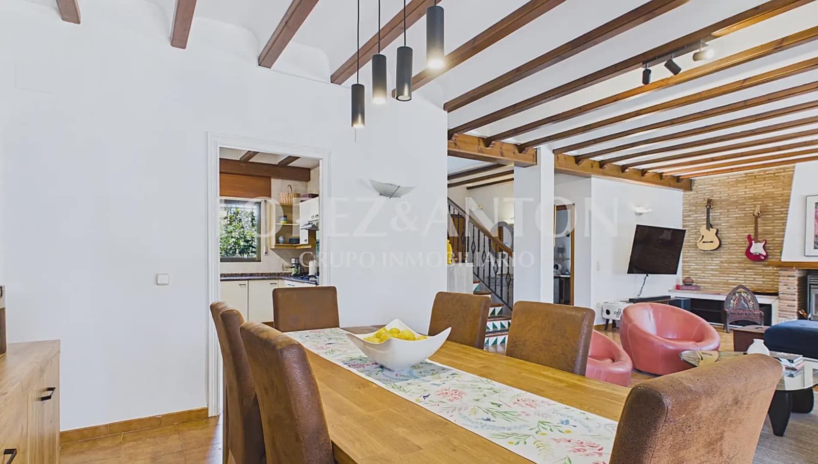 6 bedroom Villa for sale in Paterna with pool garage - € 890,000 (Ref: 9835000)