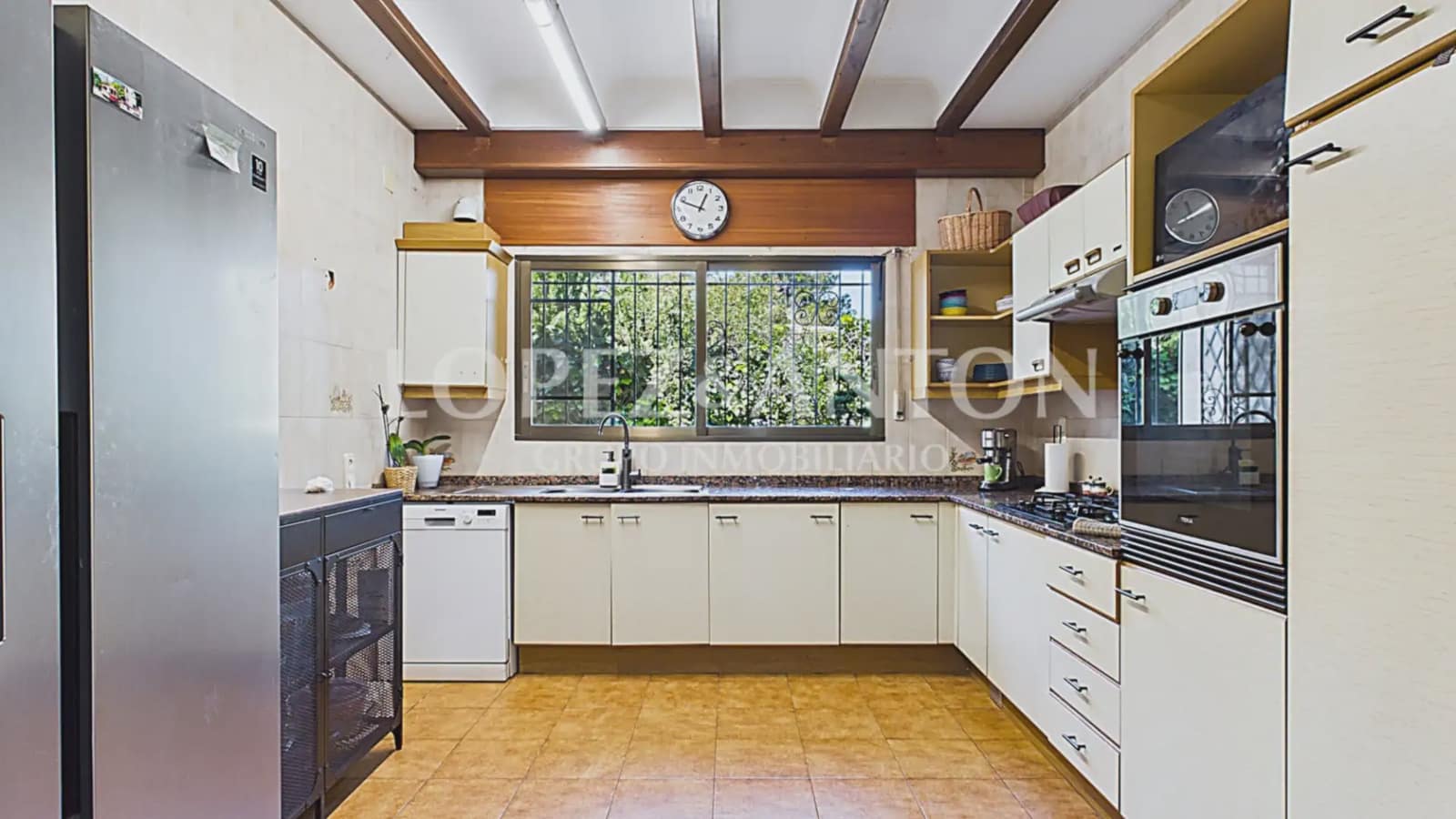 6 bedroom Villa for sale in Paterna with pool garage - € 890,000 (Ref: 9835000)