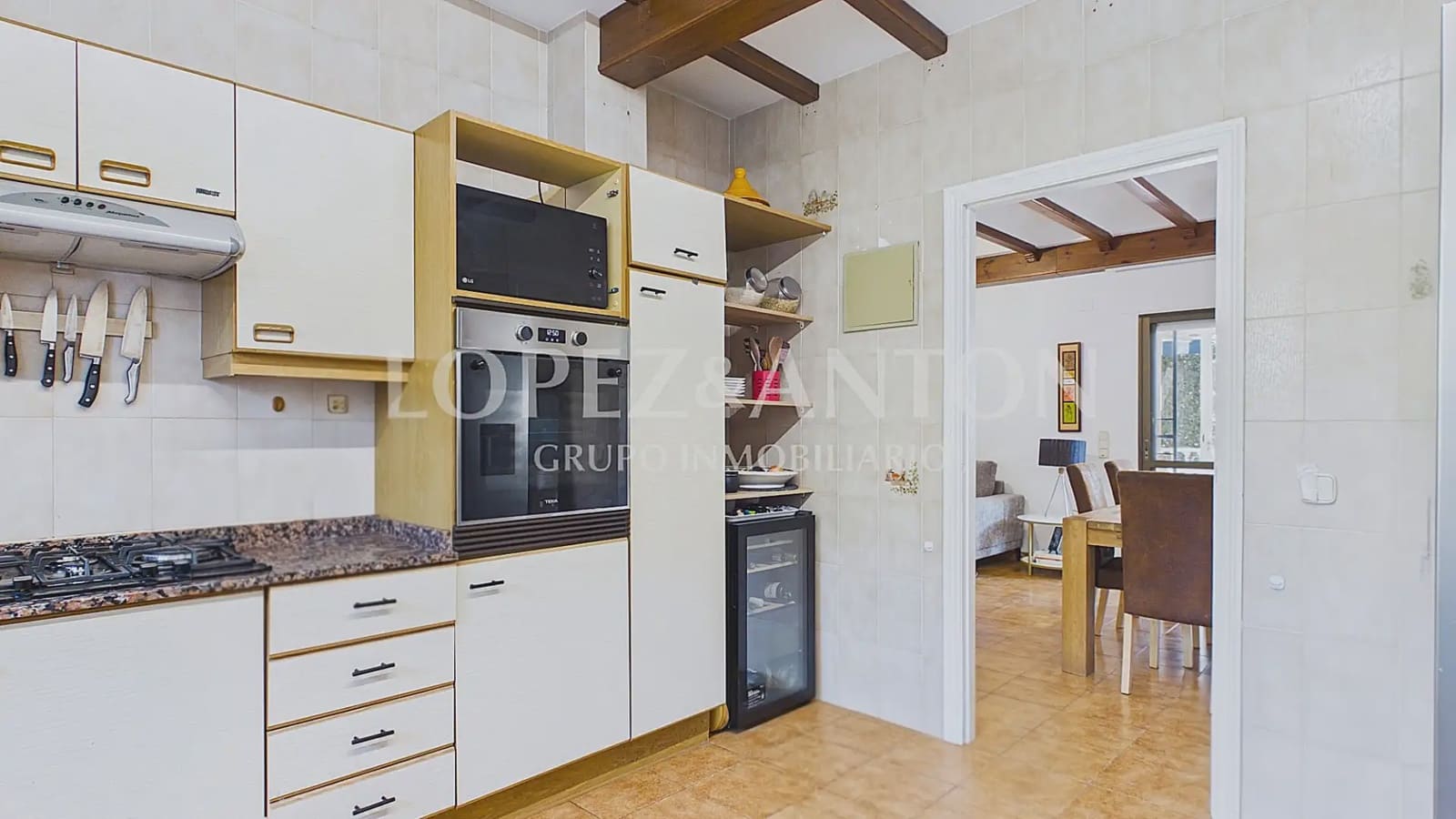 6 bedroom Villa for sale in Paterna with pool garage - € 890,000 (Ref: 9835000)