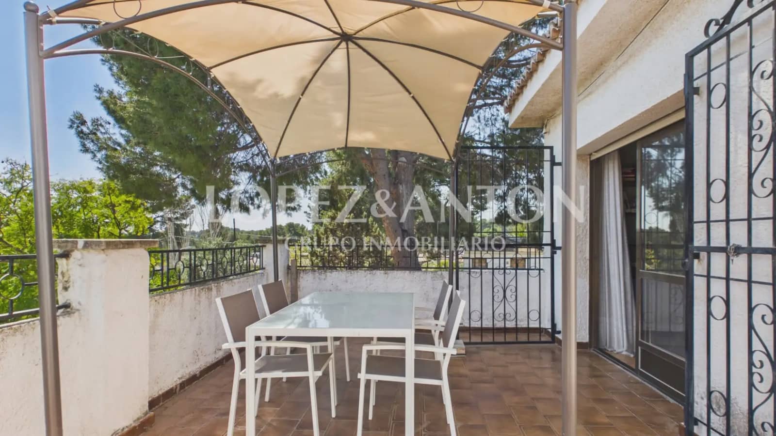 6 bedroom Villa for sale in Paterna with pool garage - € 890,000 (Ref: 9835000)