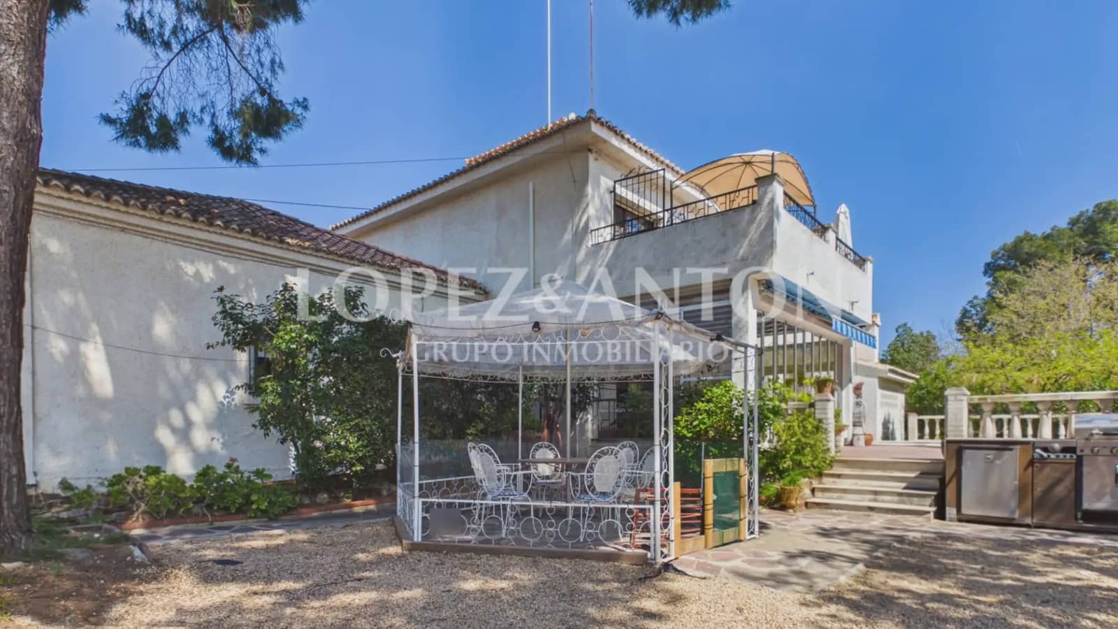 6 bedroom Villa for sale in Paterna with pool garage - € 890,000 (Ref: 9835000)