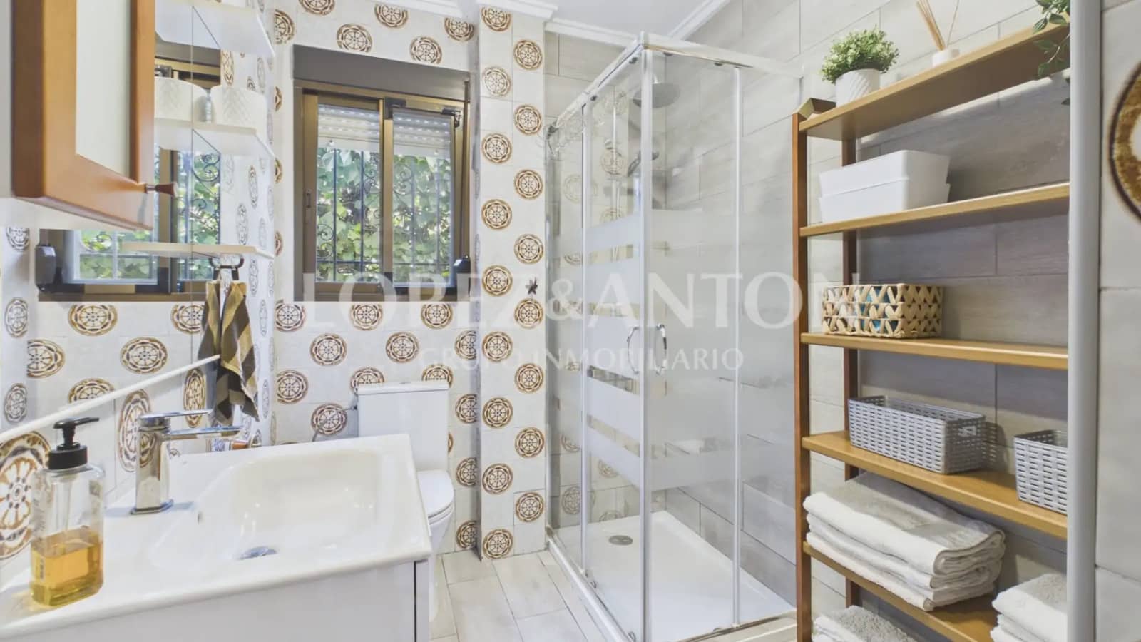 6 bedroom Villa for sale in Paterna with pool garage - € 890,000 (Ref: 9835000)