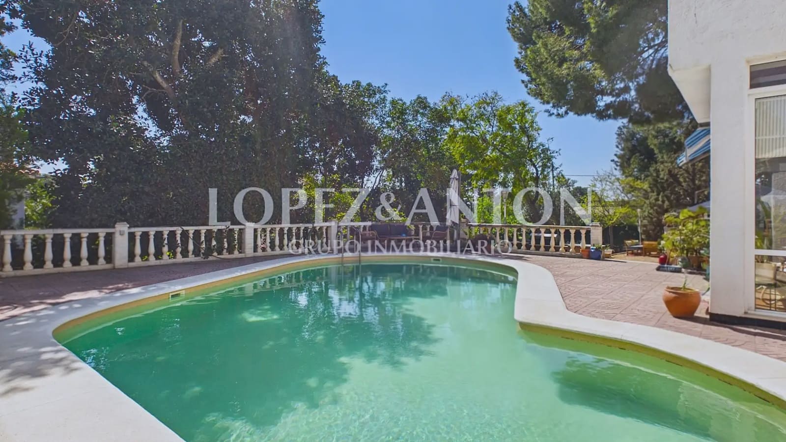 6 bedroom Villa for sale in Paterna with pool garage - € 890,000 (Ref: 9835000)