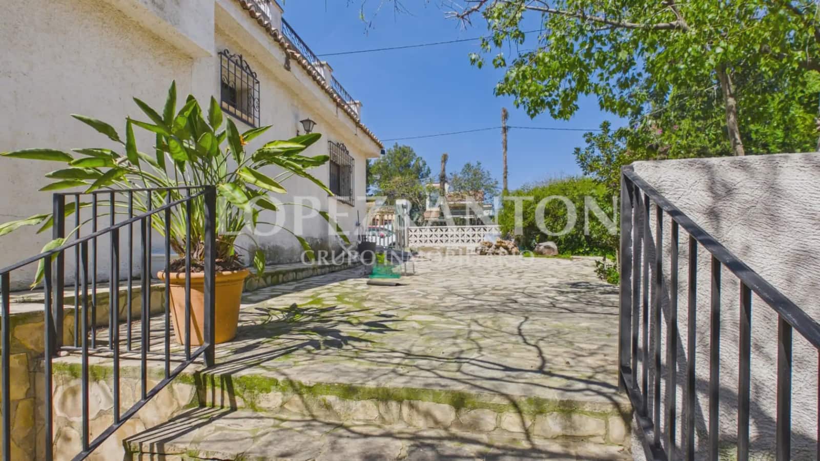 6 bedroom Villa for sale in Paterna with pool garage - € 890,000 (Ref: 9835000)