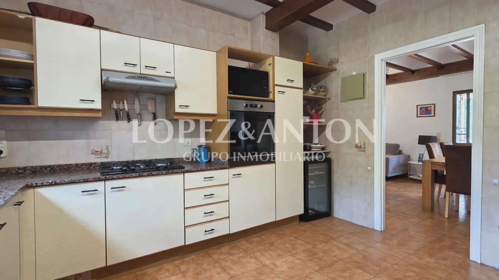 6 bedroom Villa for sale in Paterna with pool garage - € 890,000 (Ref: 9835000)