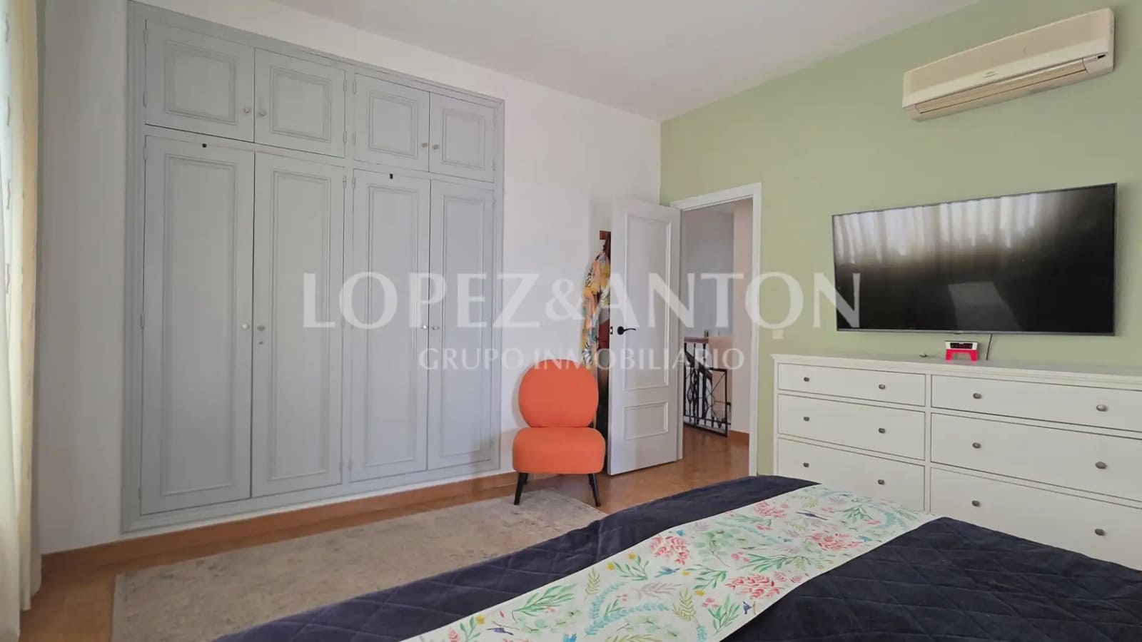 6 bedroom Villa for sale in Paterna with pool garage - € 890,000 (Ref: 9835000)
