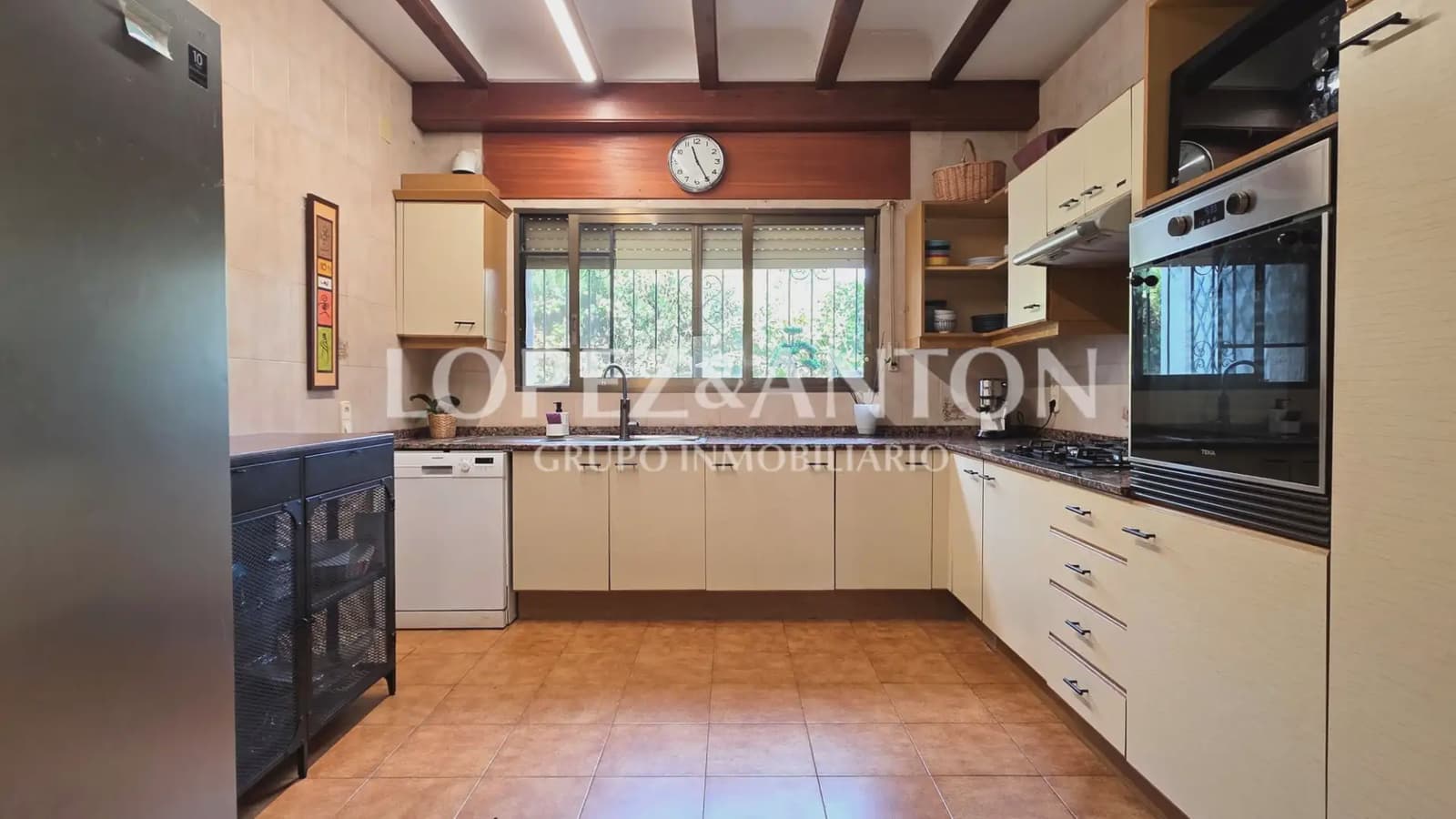 6 bedroom Villa for sale in Paterna with pool garage - € 890,000 (Ref: 9835000)