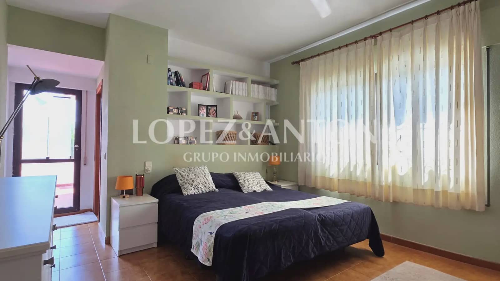 6 bedroom Villa for sale in Paterna with pool garage - € 890,000 (Ref: 9835000)