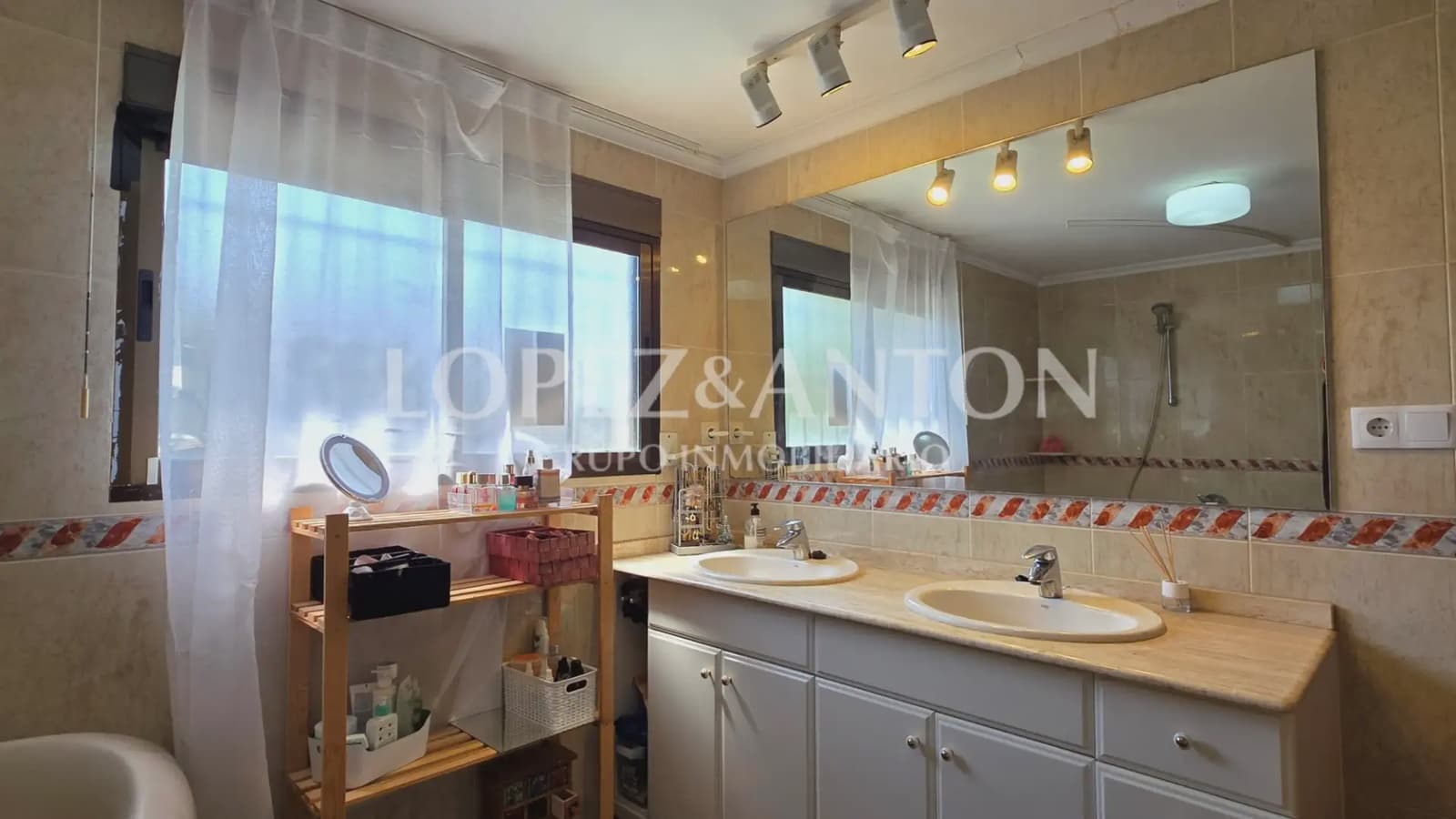 6 bedroom Villa for sale in Paterna with pool garage - € 890,000 (Ref: 9835000)