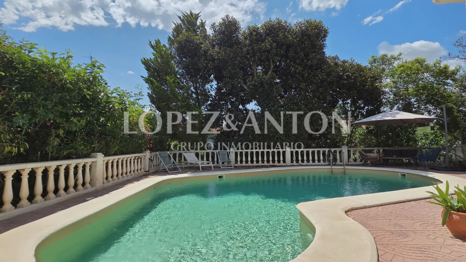 6 bedroom Villa for sale in Paterna with pool garage - € 890,000 (Ref: 9835000)