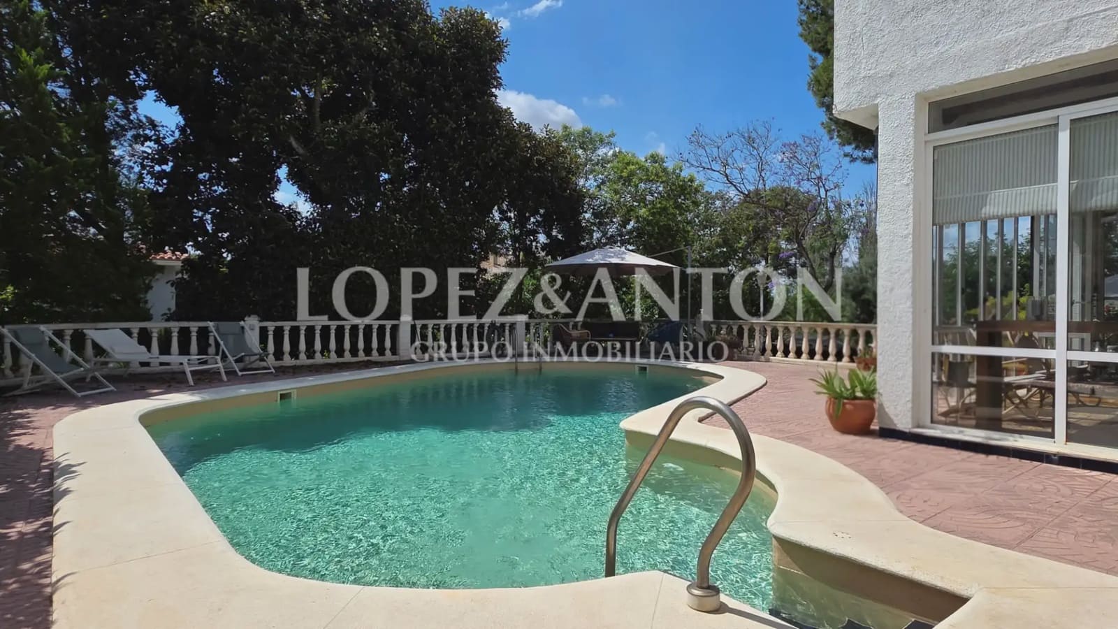 6 bedroom Villa for sale in Paterna with pool garage - € 890,000 (Ref: 9835000)