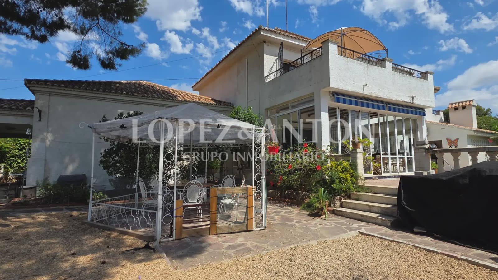 6 bedroom Villa for sale in Paterna with pool garage - € 890,000 (Ref: 9835000)