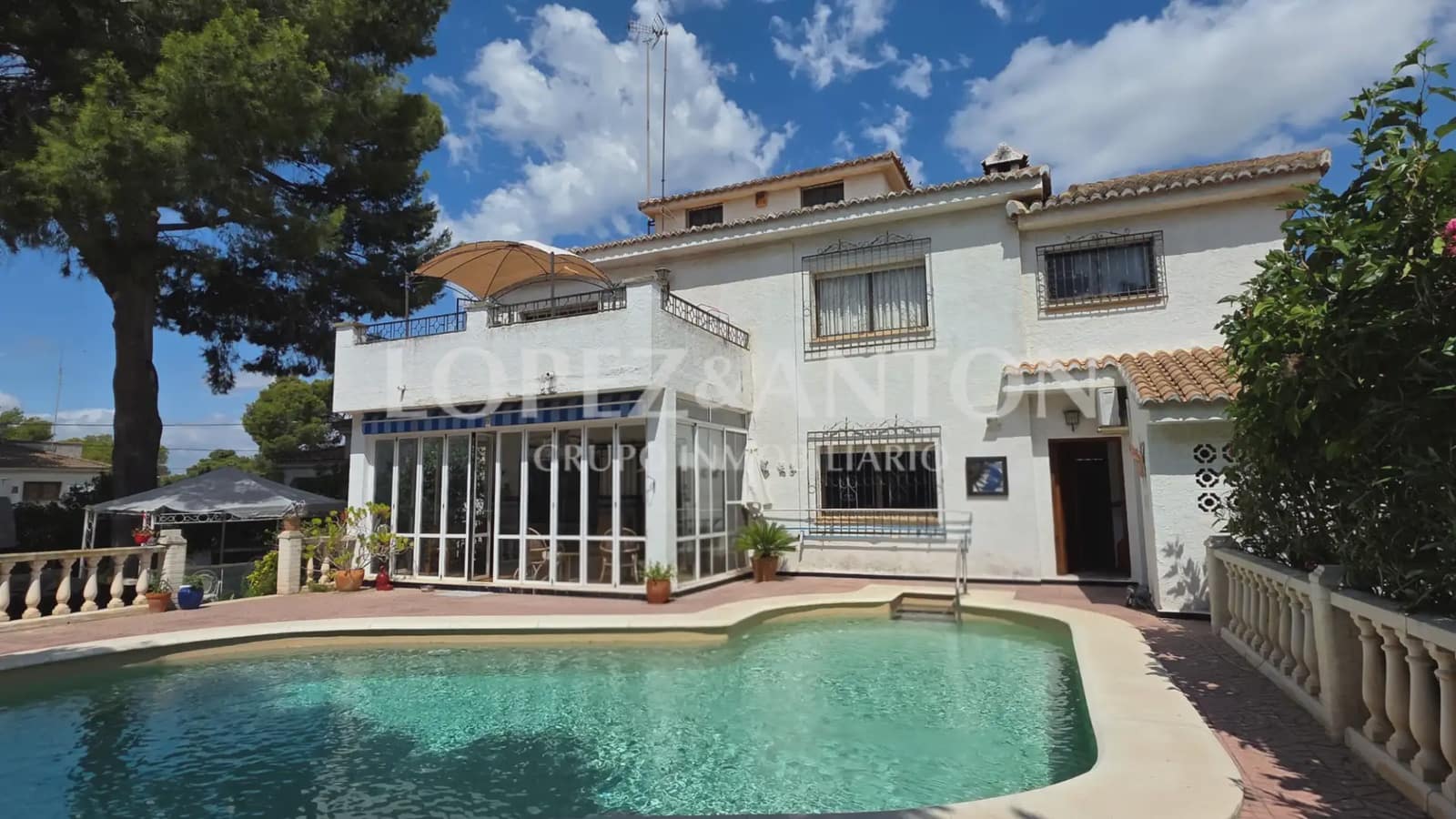 6 bedroom Villa for sale in Paterna with pool garage - € 890,000 (Ref: 9835000)