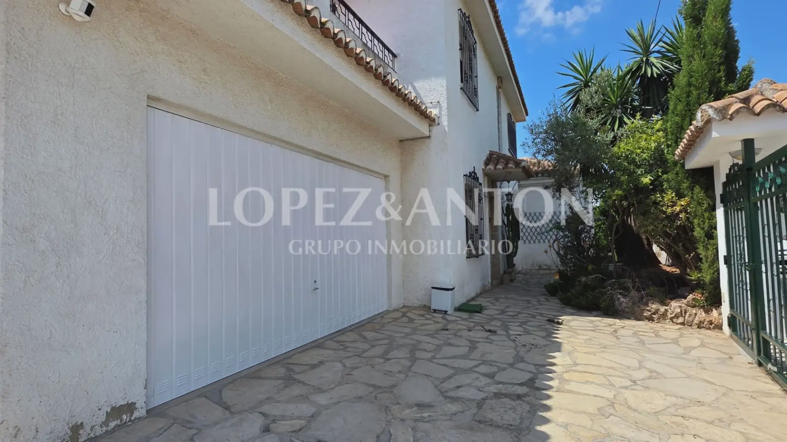 6 bedroom Villa for sale in Paterna with pool garage - € 890,000 (Ref: 9835000)