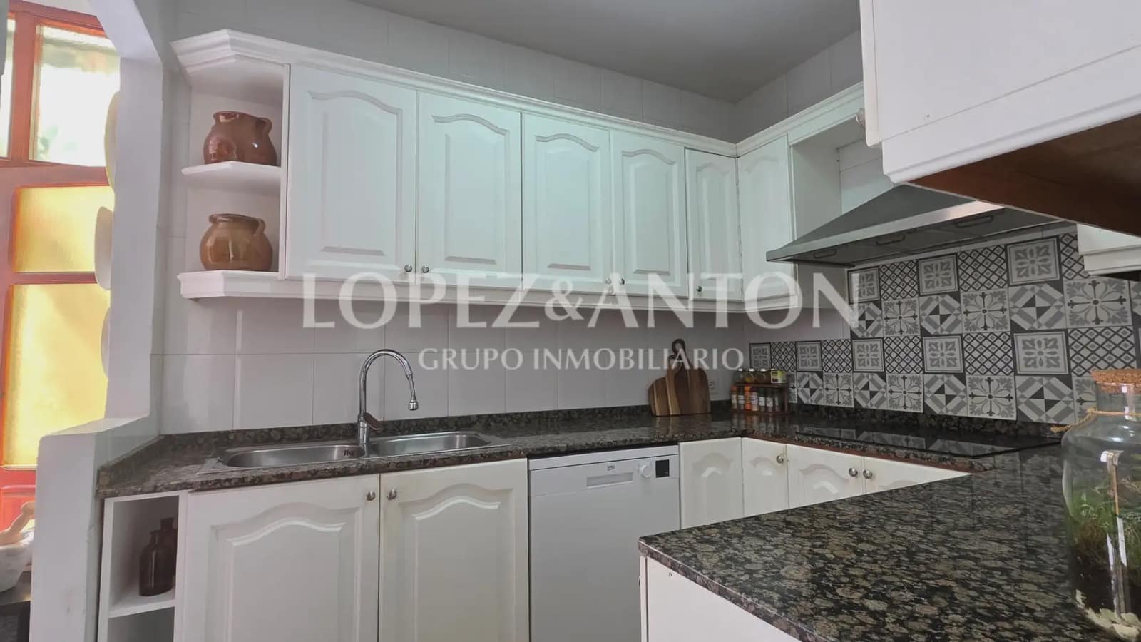 3 sypialnia Dom na sprzedaż w La Pobla de Vallbona z basenem - 395 000 € (Ref: 9902253)