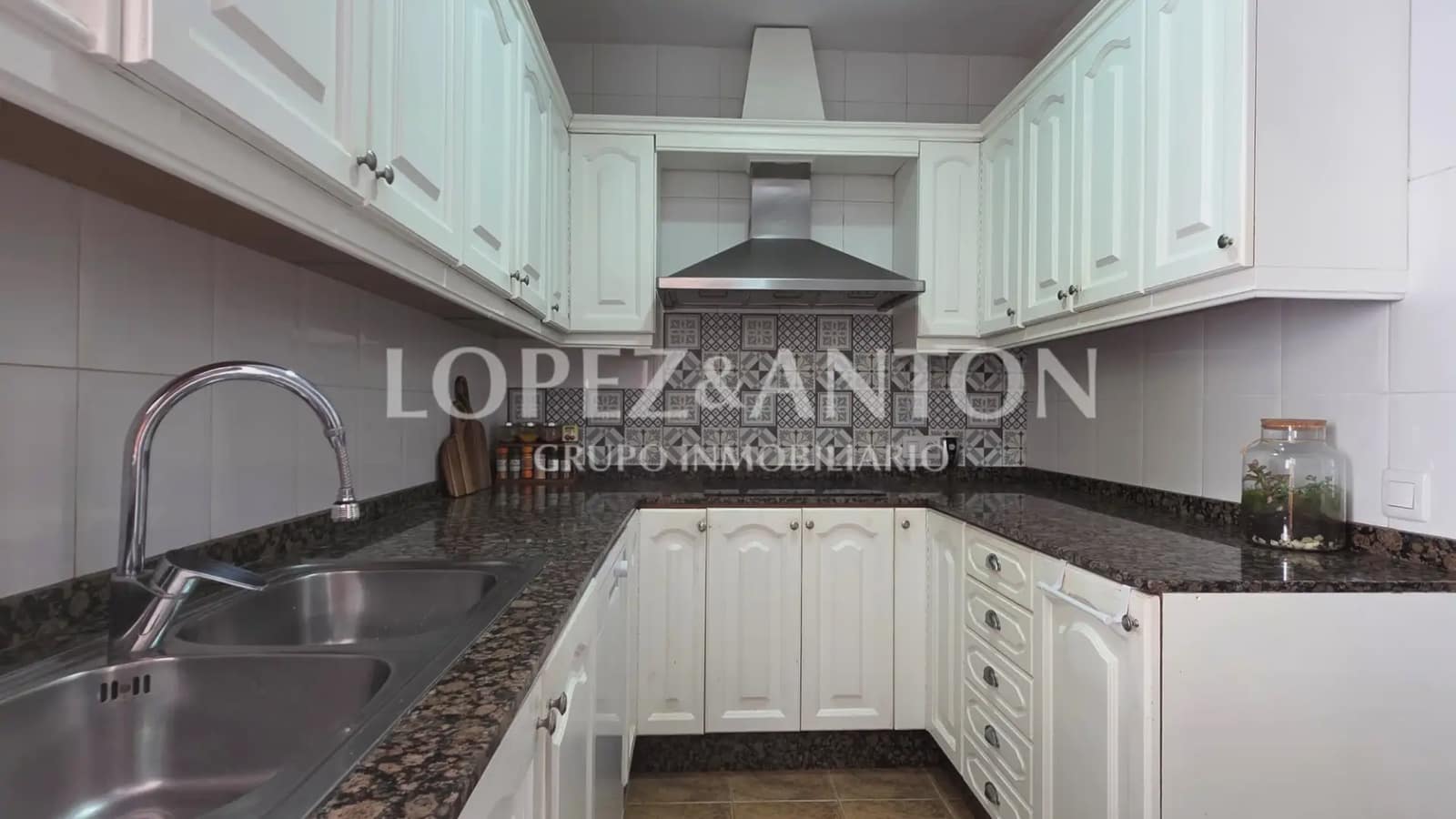 3 sypialnia Dom na sprzedaż w La Pobla de Vallbona z basenem - 395 000 € (Ref: 9902253)