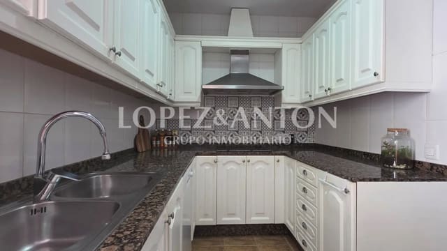 3 sypialnia Dom na sprzedaż w La Pobla de Vallbona z basenem - 395 000 € (Ref: 9902253)