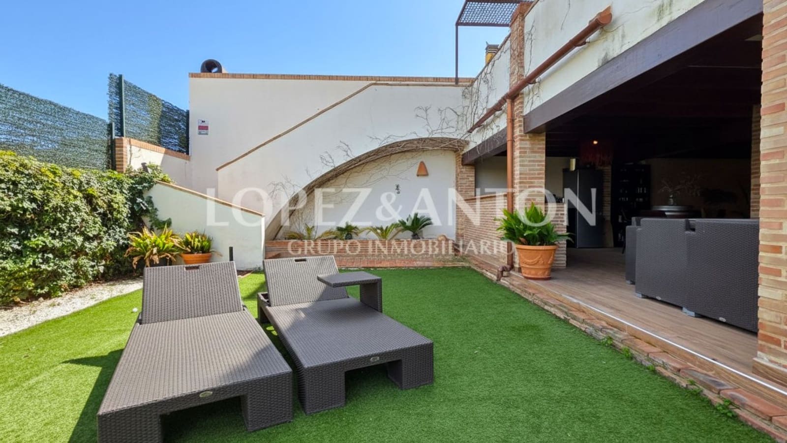 3 bedroom Villa for sale in San Antonio de Benageber with pool garage - € 650,000 (Ref: 9918668)