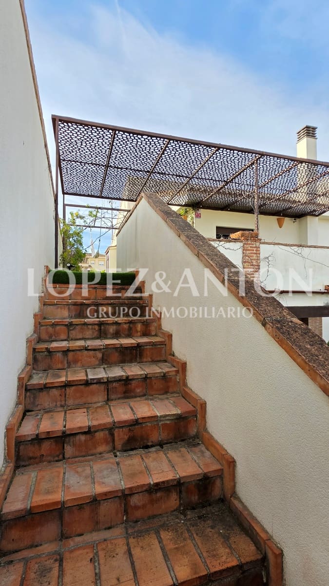 3 bedroom Villa for sale in San Antonio de Benageber with pool garage - € 650,000 (Ref: 9918668)