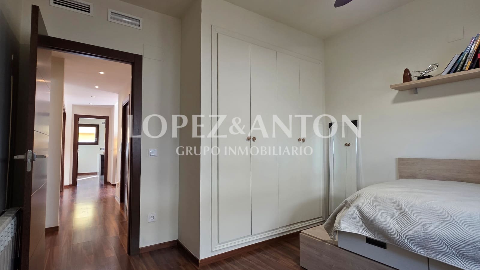 3 bedroom Villa for sale in San Antonio de Benageber with pool garage - € 650,000 (Ref: 9918668)