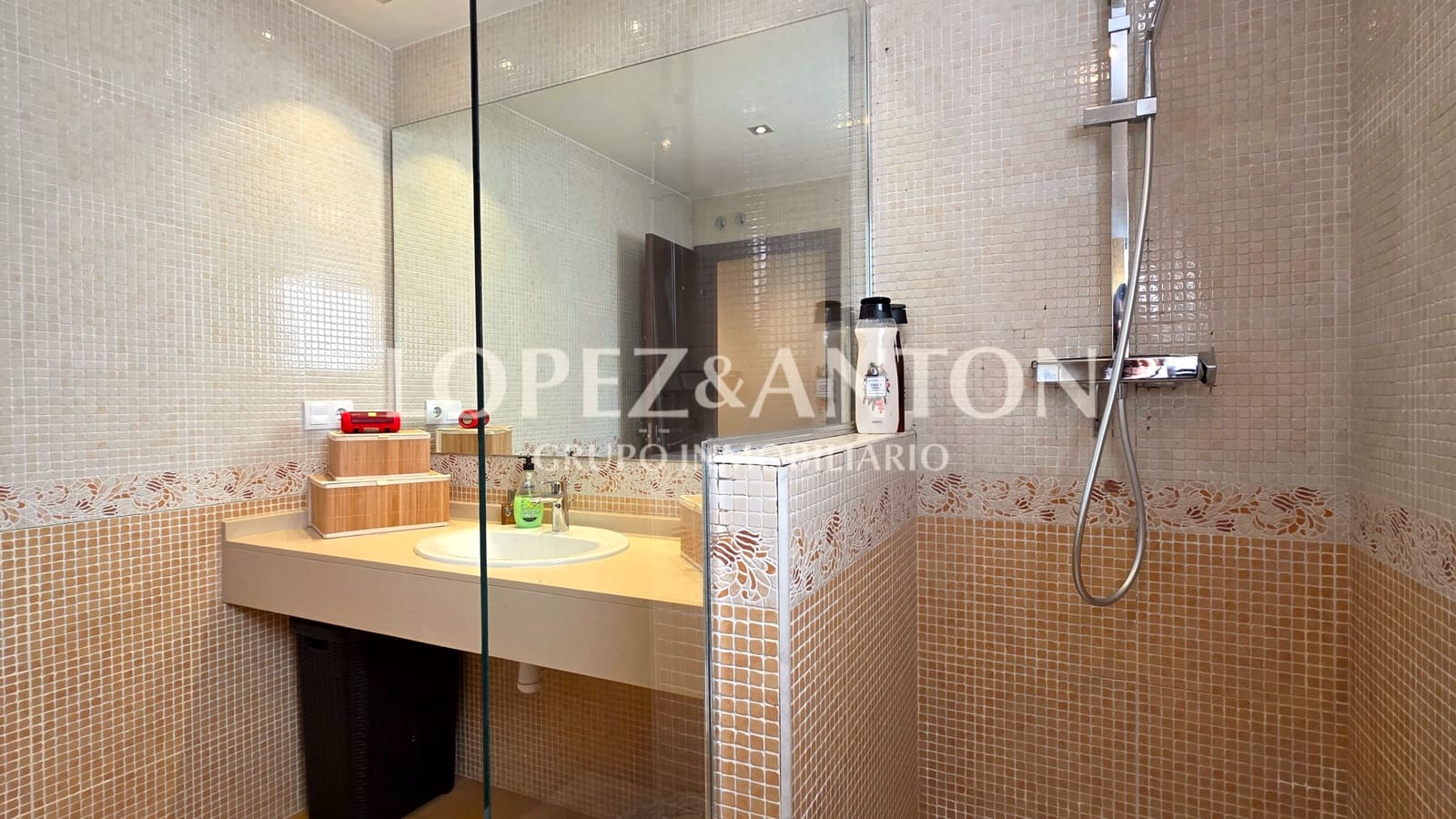 3 bedroom Villa for sale in San Antonio de Benageber with pool garage - € 650,000 (Ref: 9918668)